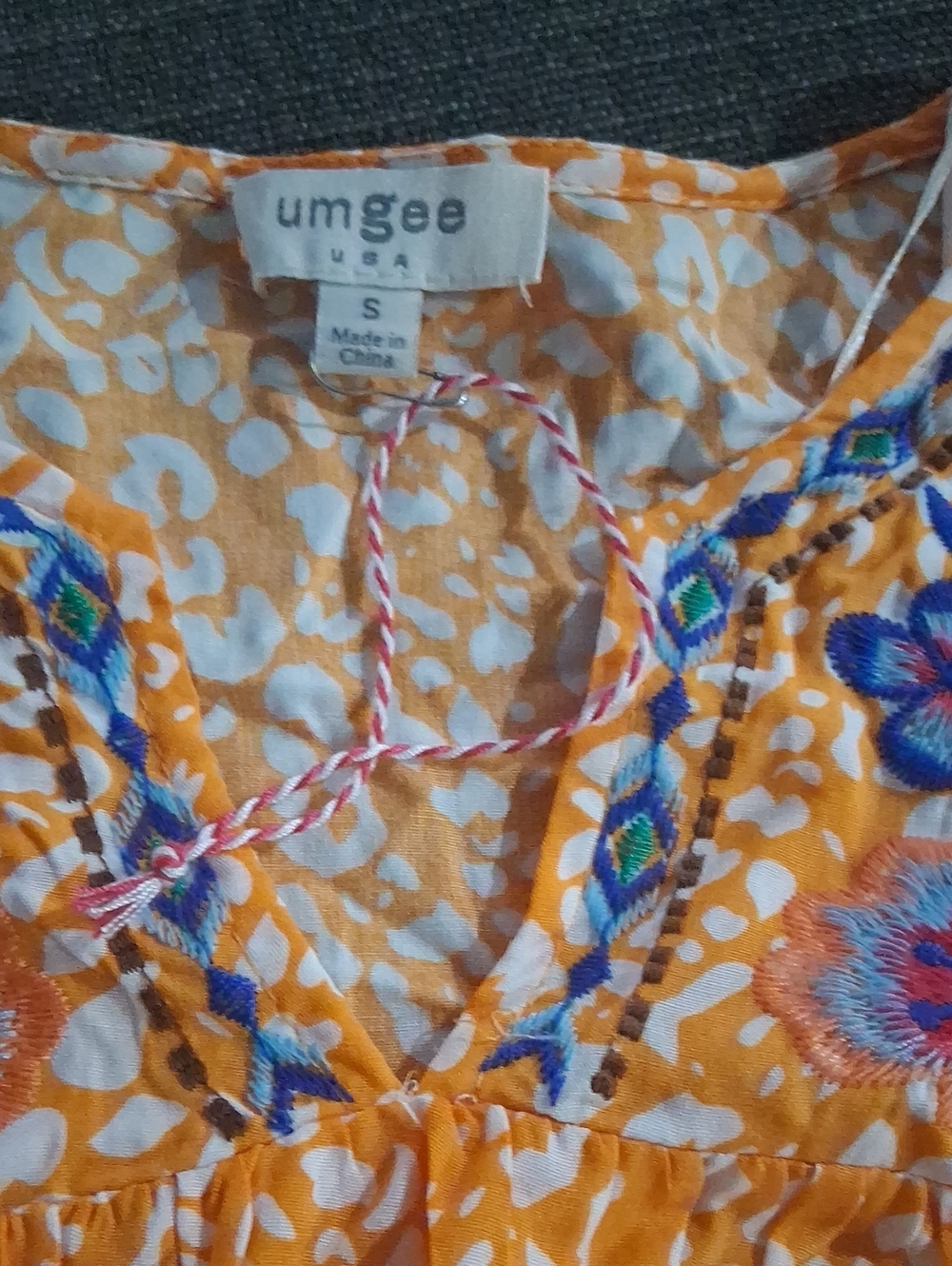 Umgee Orange Embroidered Floral Pom-Pom Sleeve Blouse Size Small - Picture 5 of 9